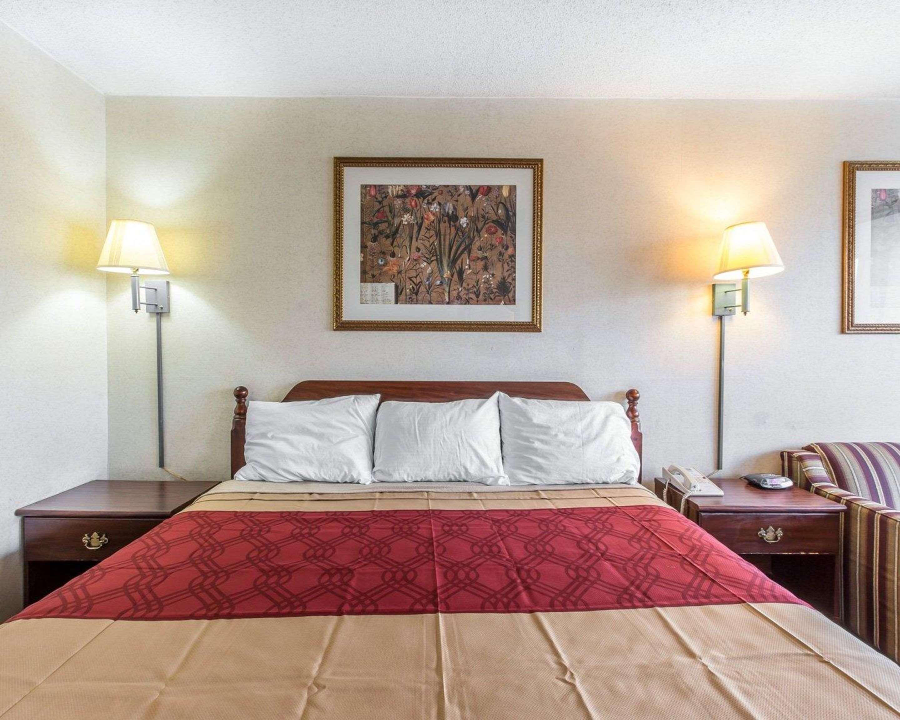 קלהון Econo Lodge מראה חיצוני תמונה