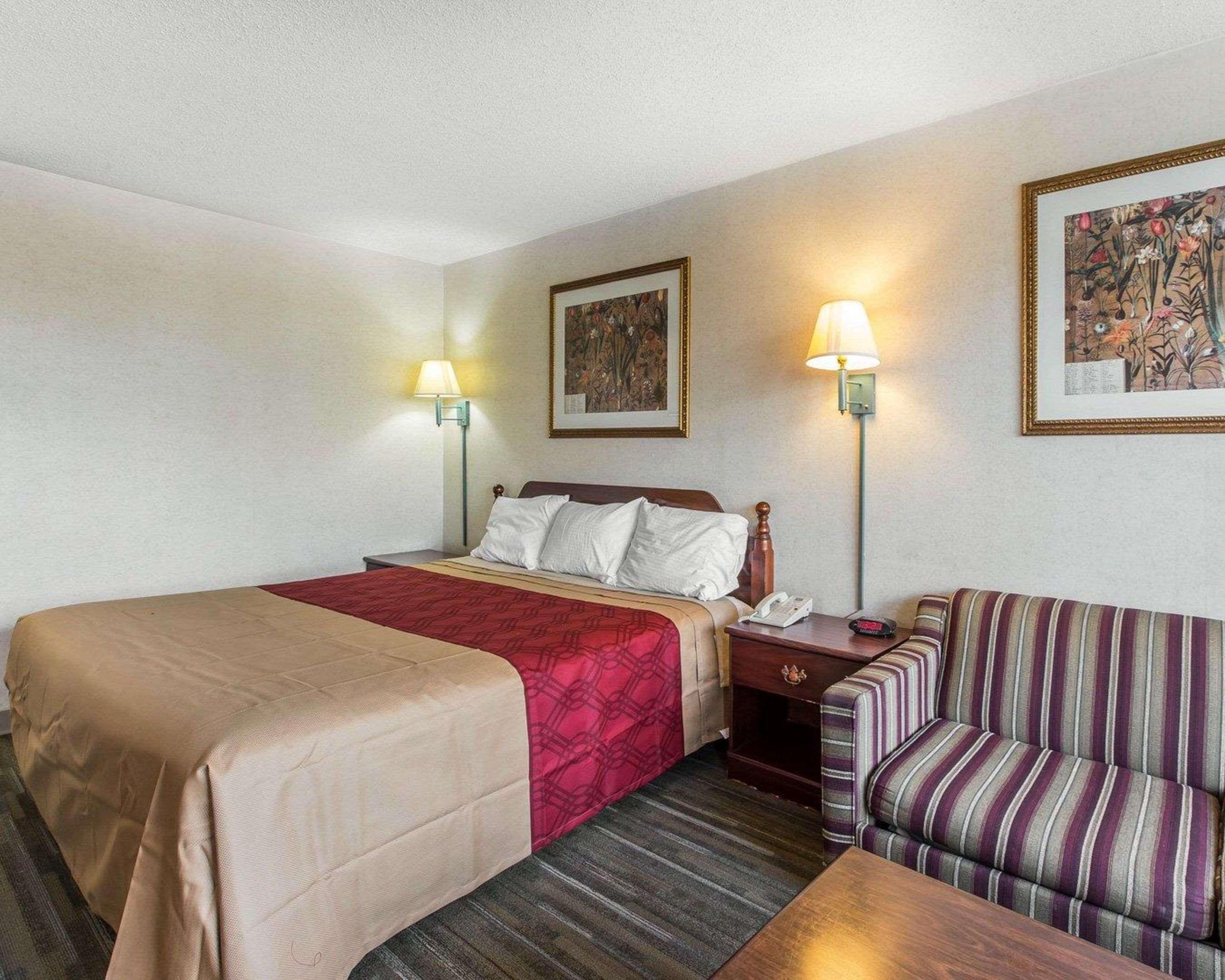 קלהון Econo Lodge מראה חיצוני תמונה