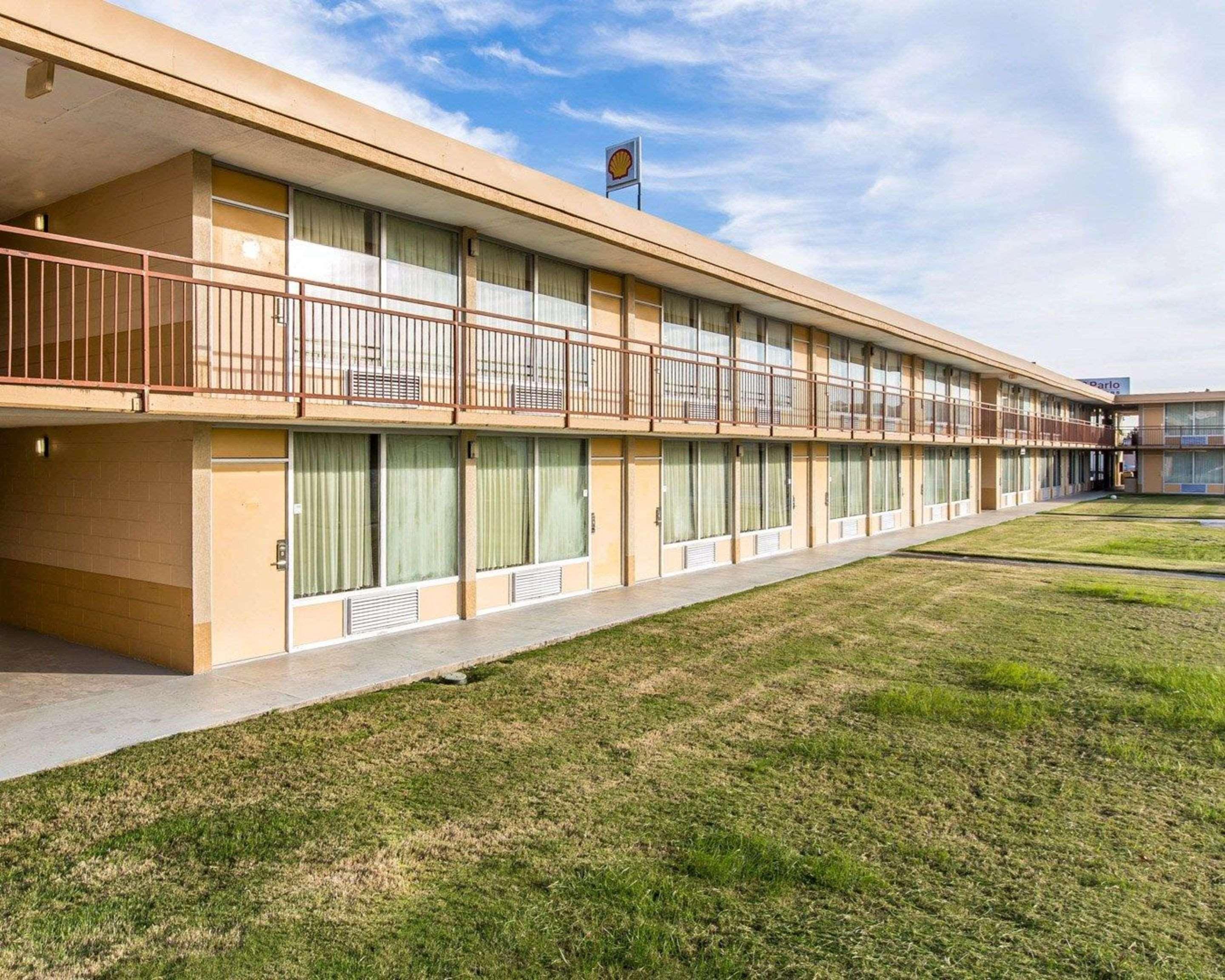 קלהון Econo Lodge מראה חיצוני תמונה