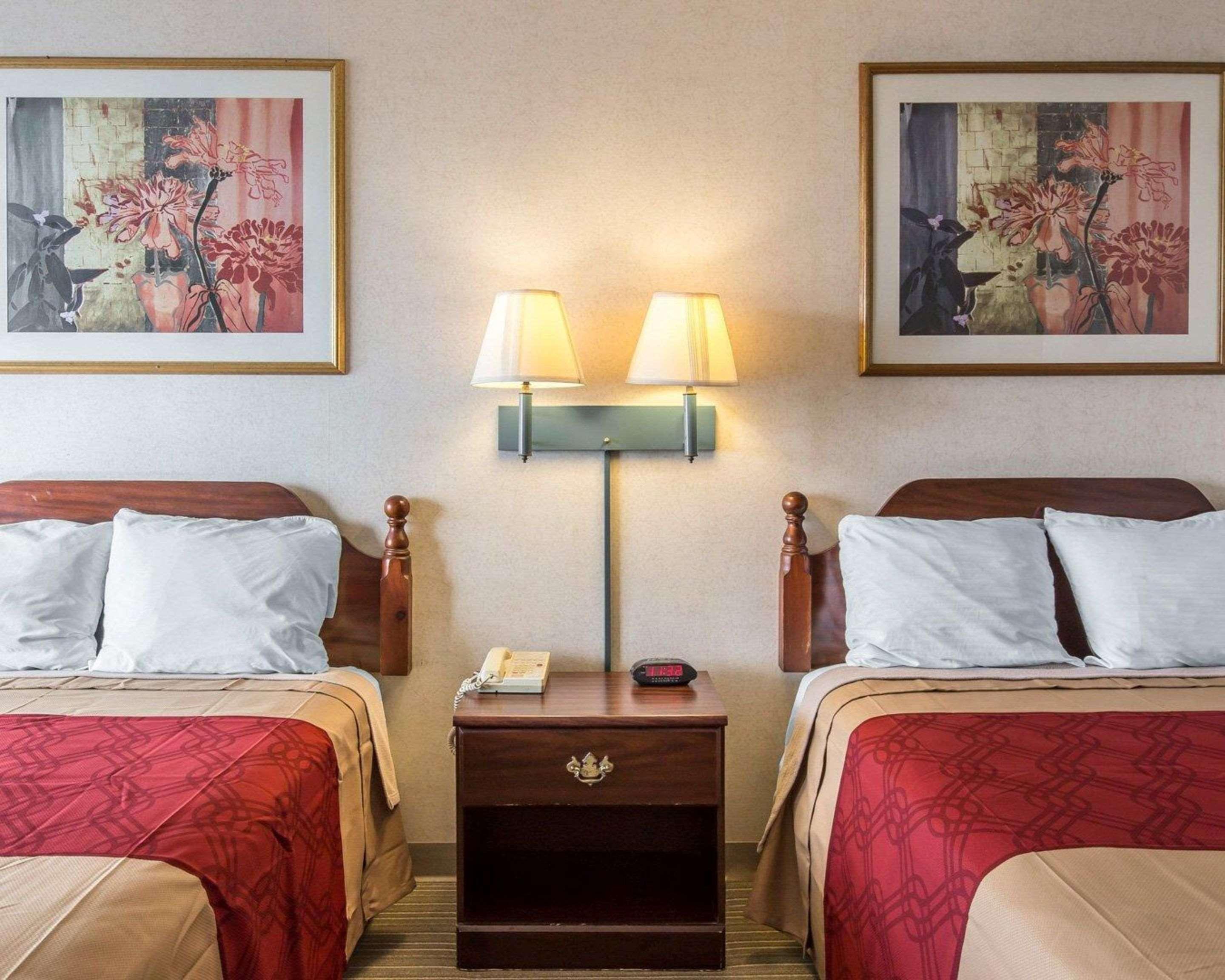 קלהון Econo Lodge מראה חיצוני תמונה