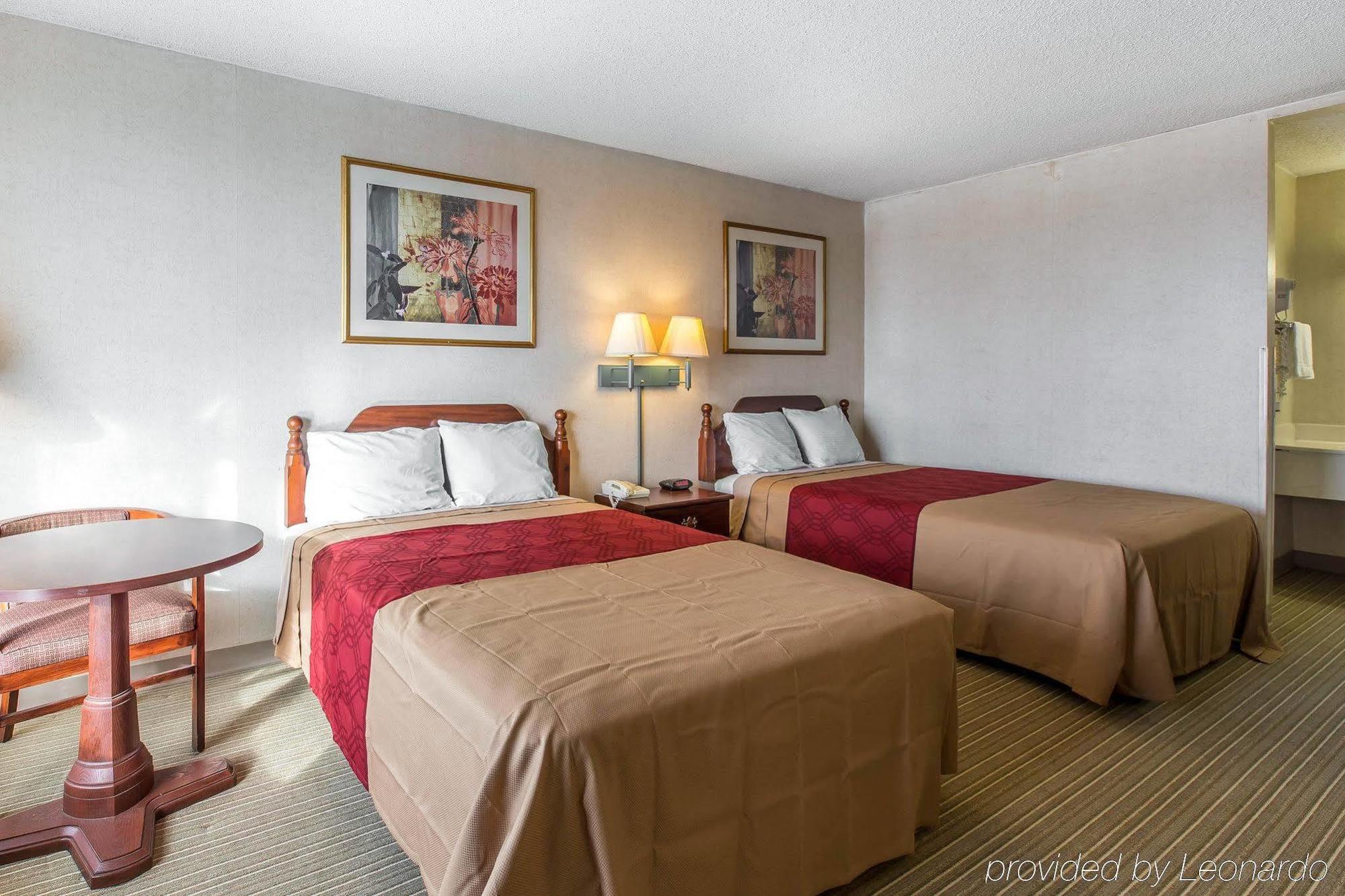 קלהון Econo Lodge מראה חיצוני תמונה