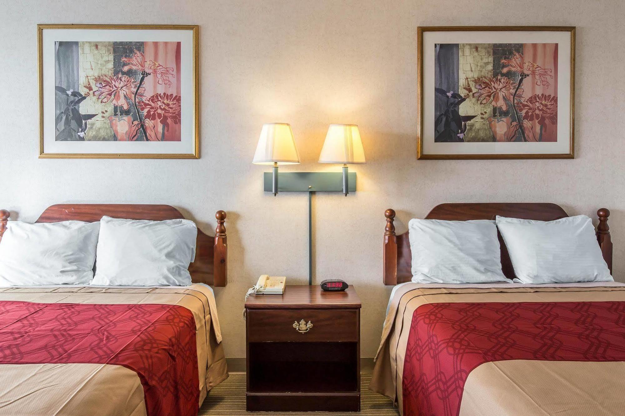 קלהון Econo Lodge מראה חיצוני תמונה