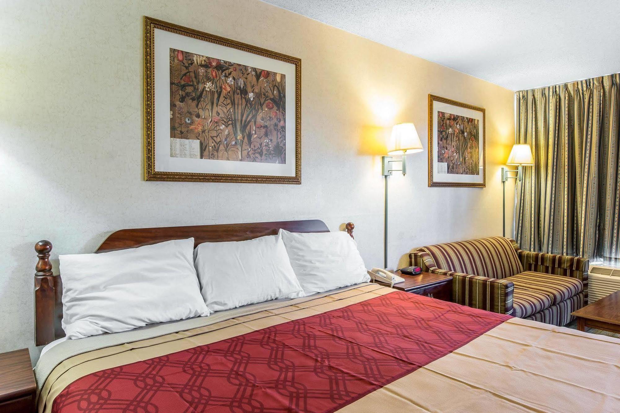 קלהון Econo Lodge מראה חיצוני תמונה